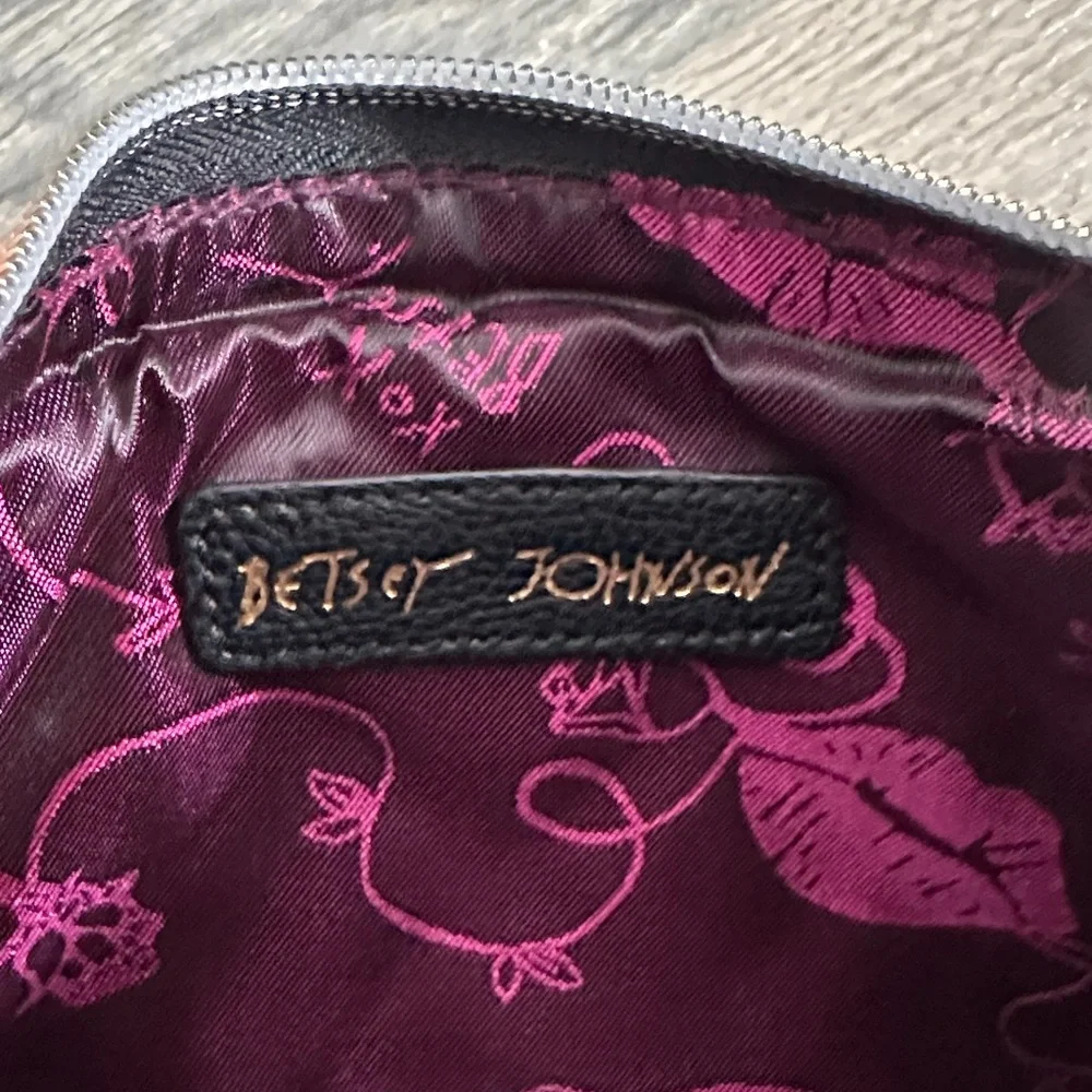 Betsey‎ Johnson Houdini Cream and Black Quilted Wristlet